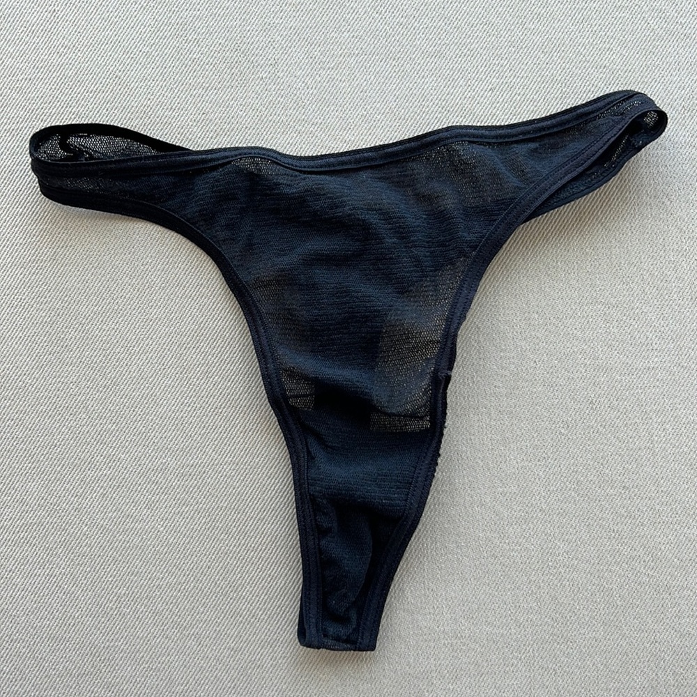 Victoria’s Secret Crystal V Mesh Thong - Picture 2 of 6
